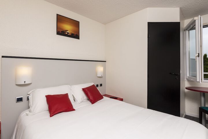 Room 8 of 31