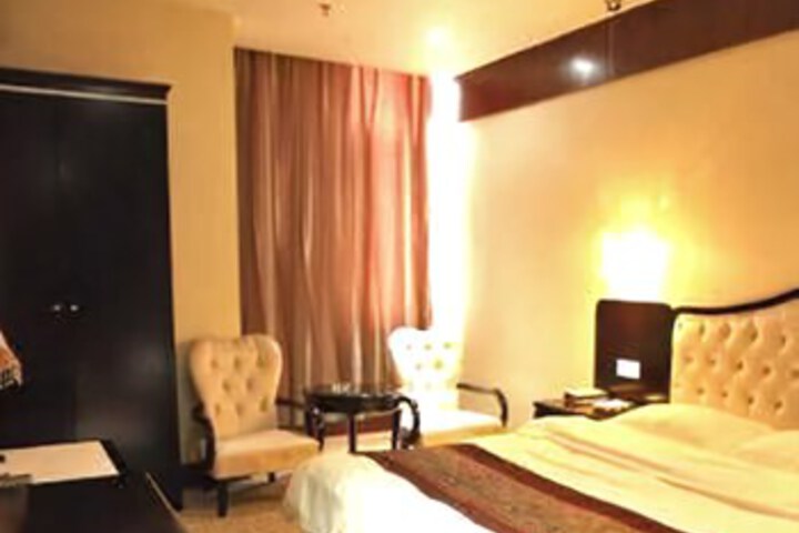 Room 3 of 7