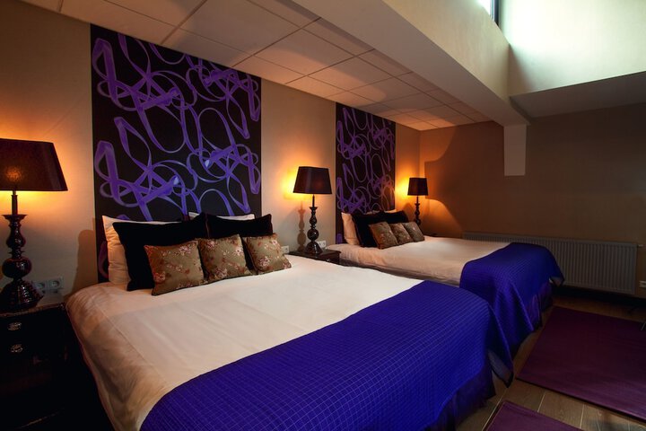 Room 82 of 189