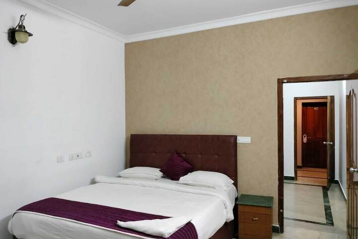 Room 10 of 18