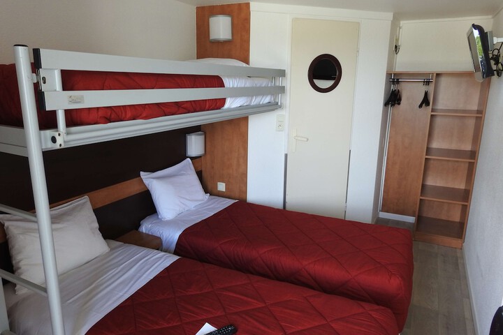 Room 12 of 32