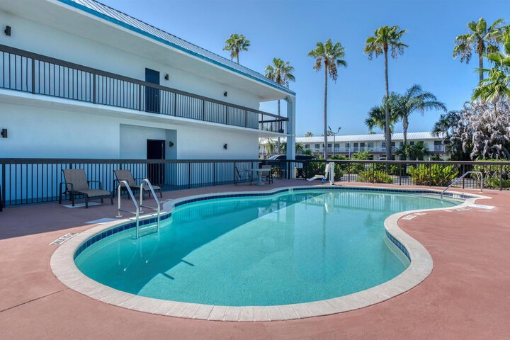 Hotel with Pool