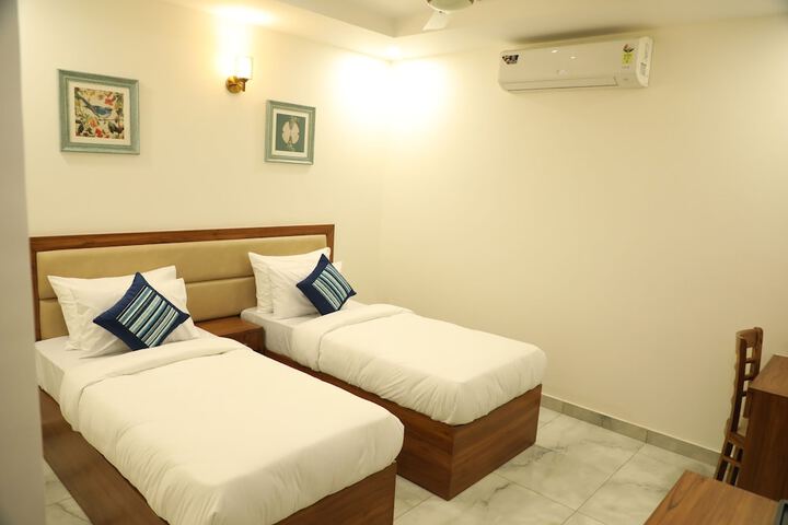 Room 8 of 27