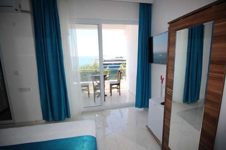 Room 10 of 18