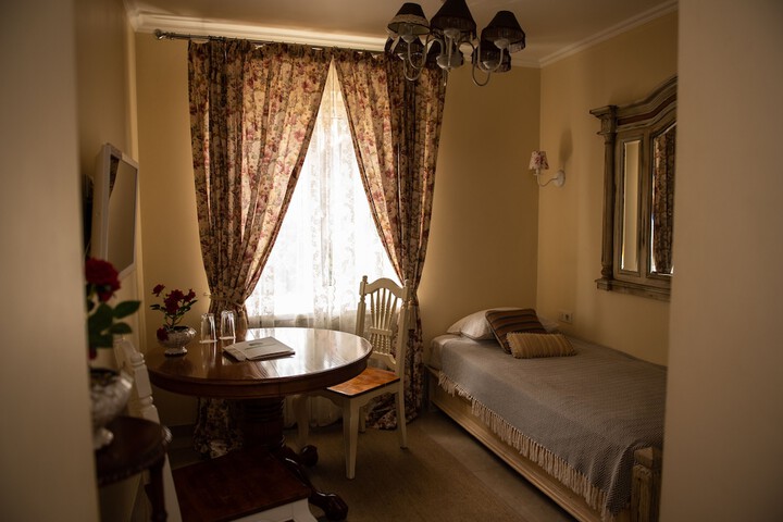 Room 9 of 66
