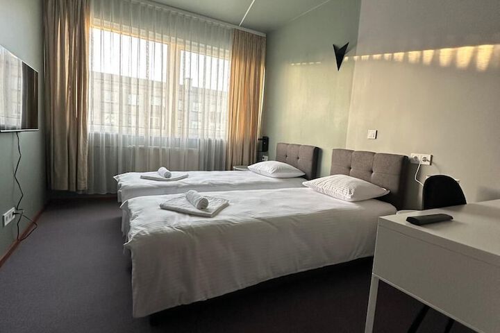Room 10 of 84