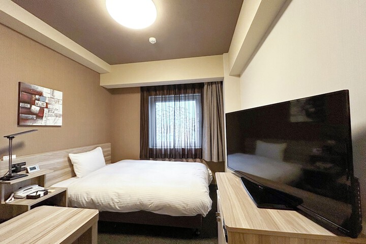 Room 4 of 36