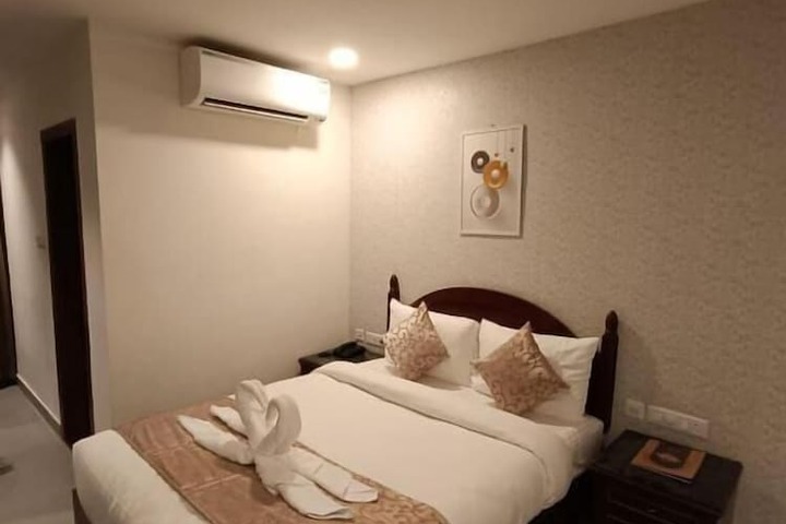 Room 4 of 28