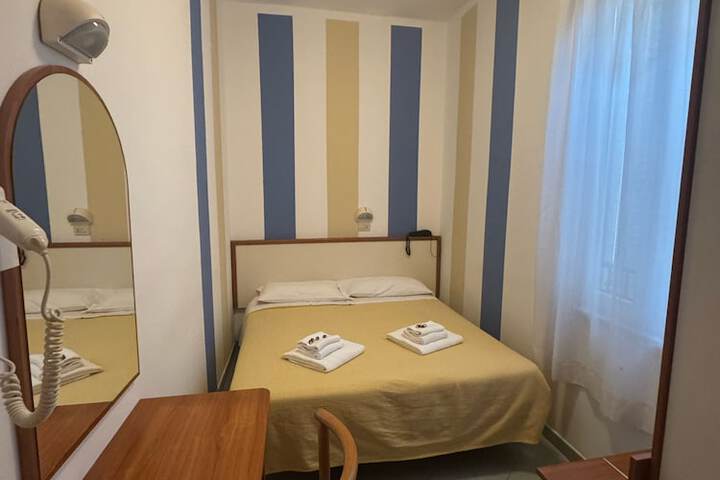 Room 90 of 142