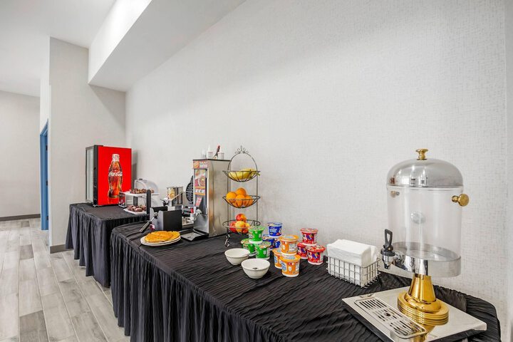 Breakfast/Coffee Service 30 of 34