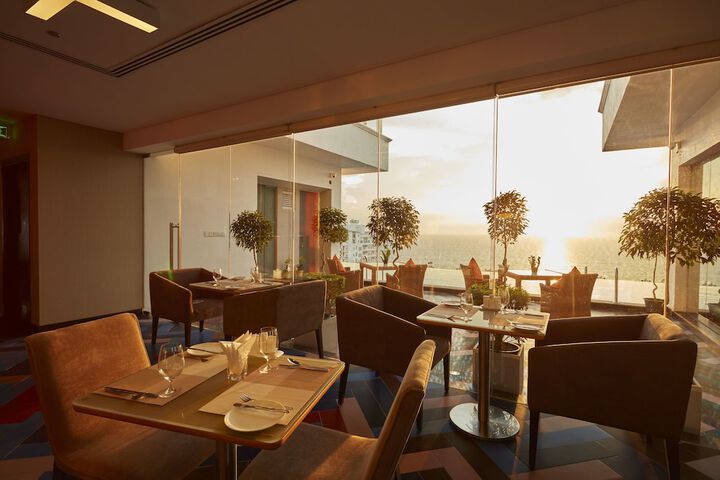 Dining 38 of 65