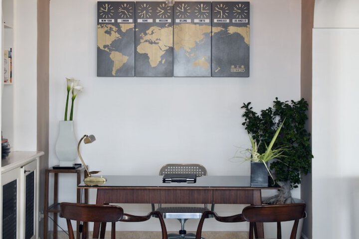 Concierge desk