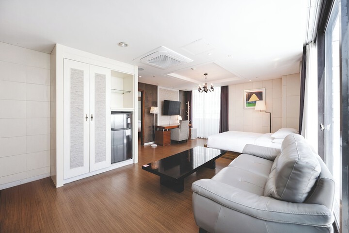 Room 36 of 151