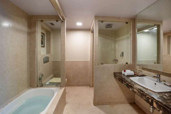 Room 15 of 32