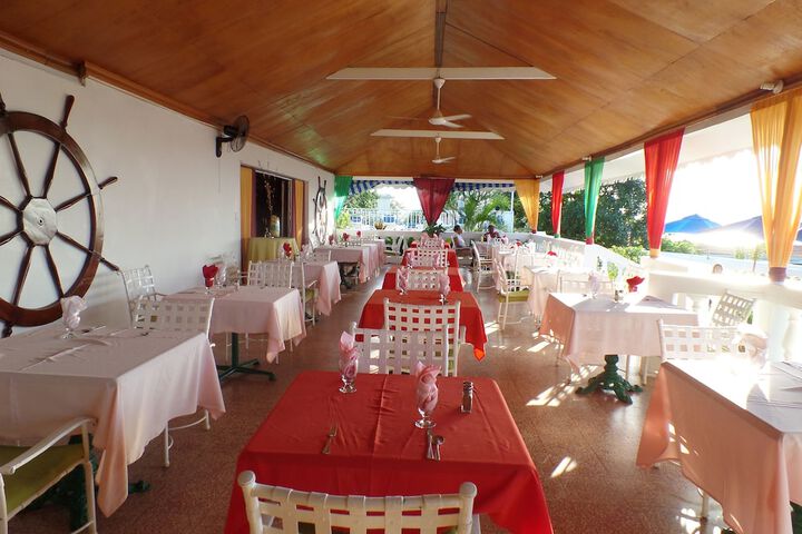 Dining 8 of 15