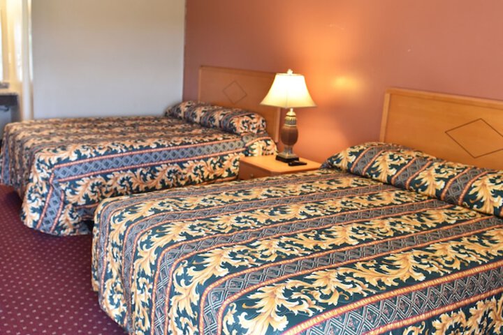 2 Double Beds (9 of 12)