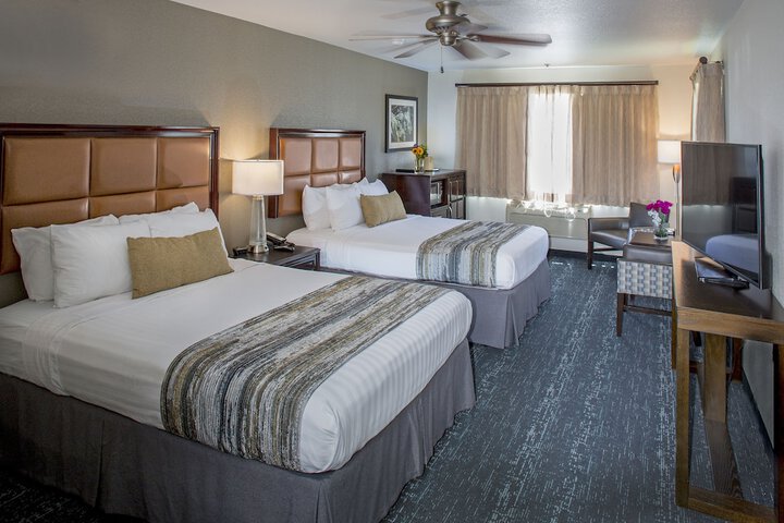 2 Queen Beds (5 of 5)