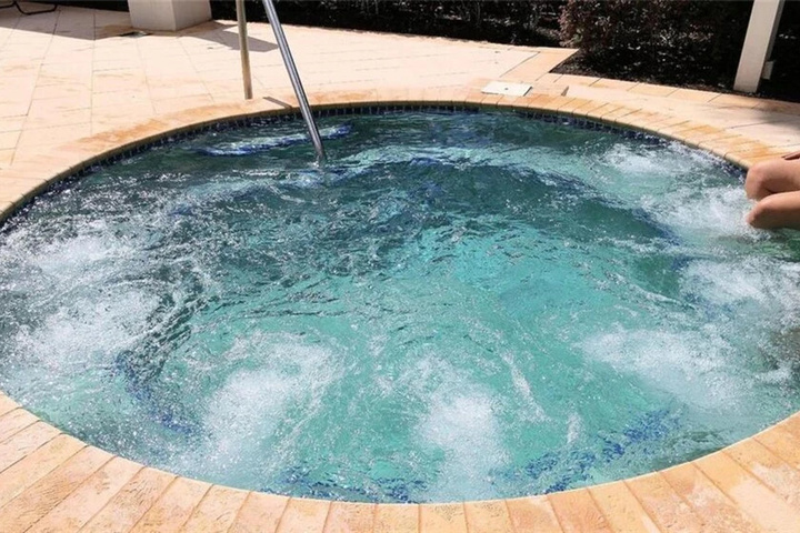 Pool 17 of 28