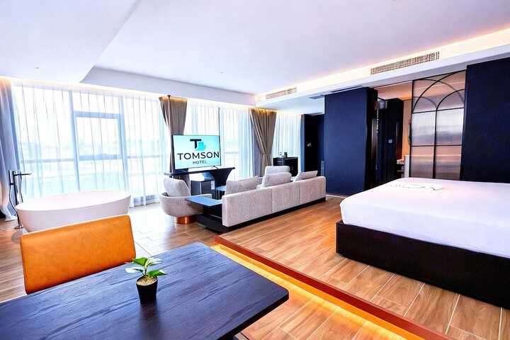 Room 9 of 38