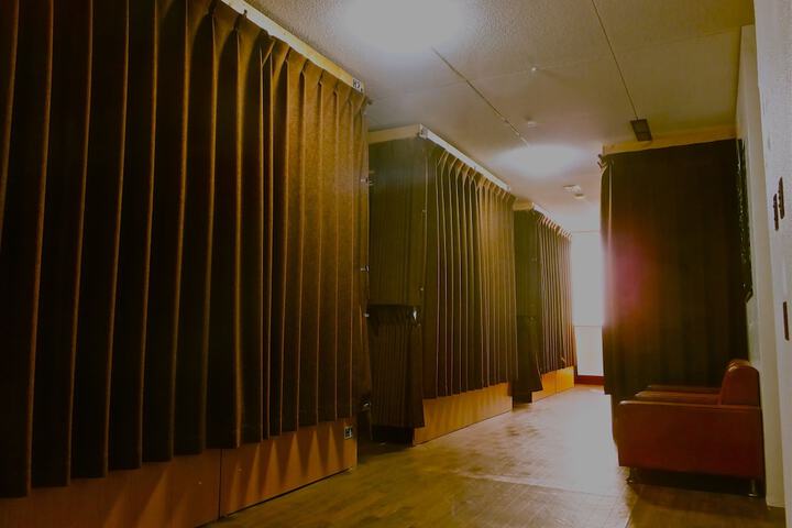 Ballroom/Hall 26 of 33