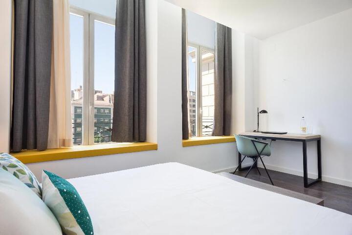 Room 5 of 8