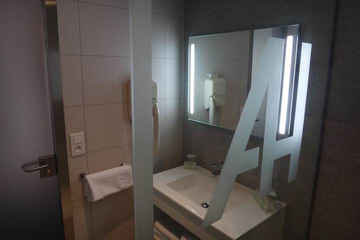 Room 21 of 43