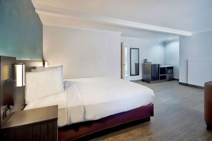 1 King Bed (16 of 23)