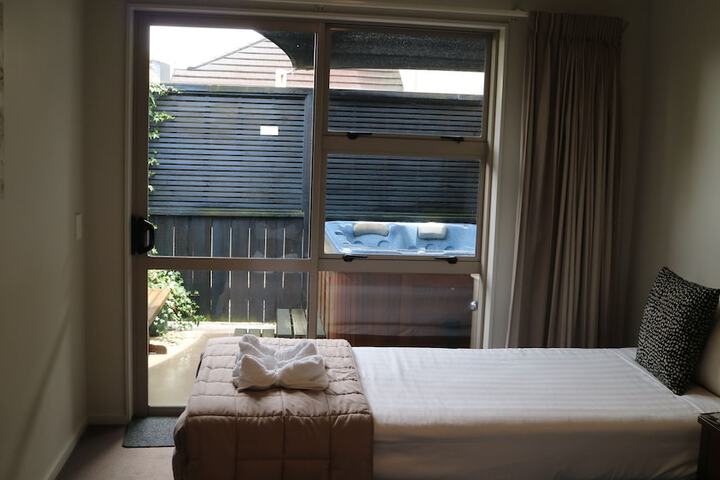 Room 9 of 41