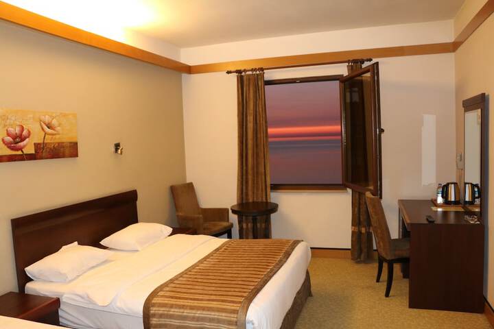 Room 3 of 108