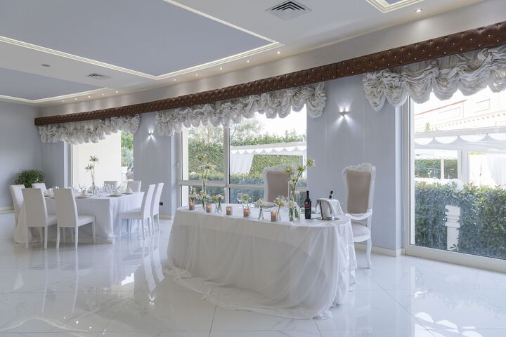 Ballroom/Hall 63 of 90