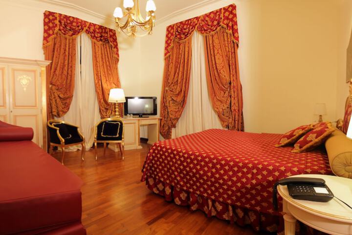 Room 45 of 208