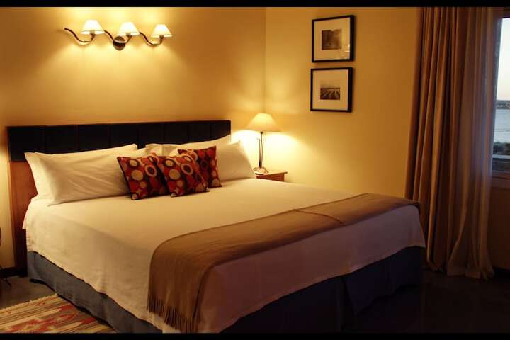 Room 9 of 33
