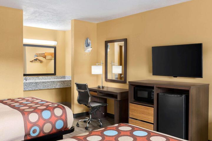 2 Double Beds (2 of 14)