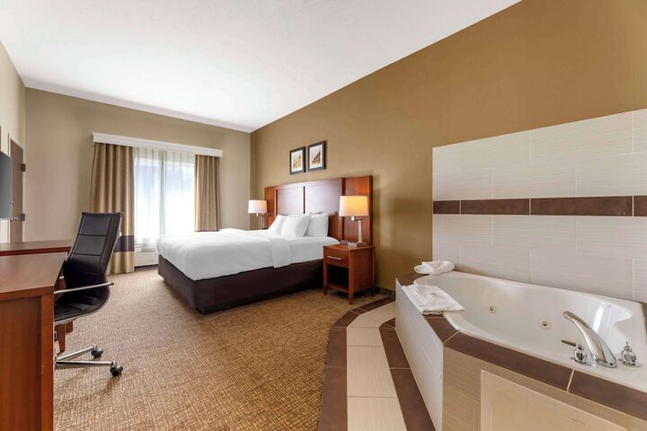 1 King Bed (7 of 13)