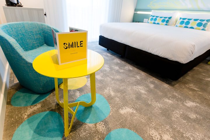 Room 6 of 100