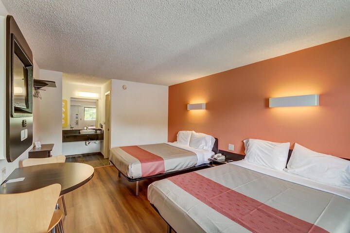 Room 15 of 33