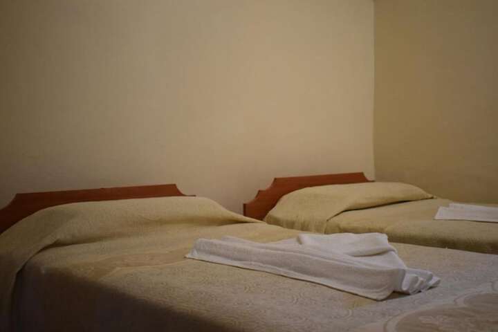 Room 6 of 16