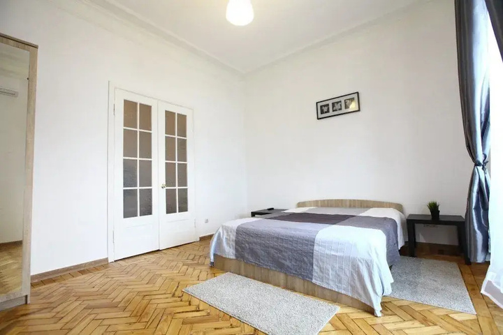 Room 2 of 7