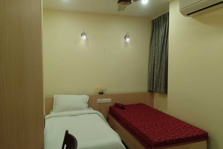 Room 12 of 25