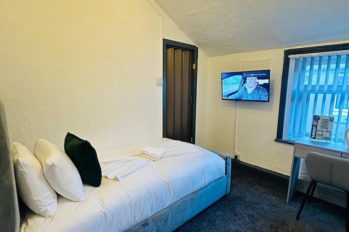 Room 2 of 20
