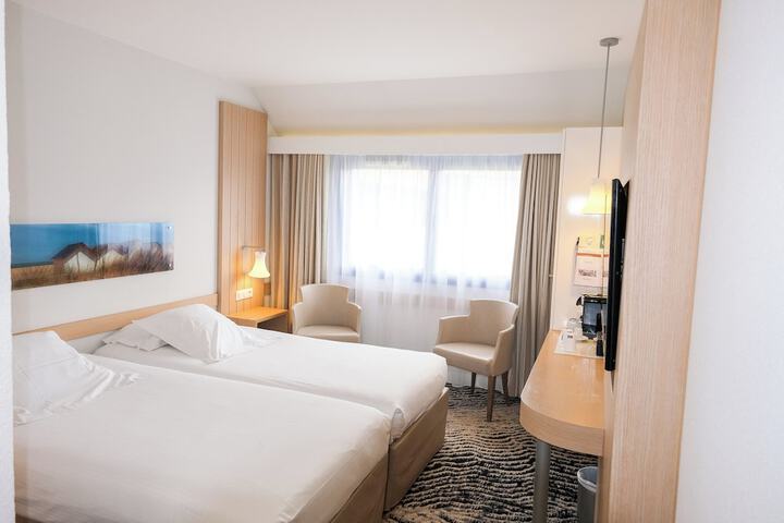 Room 6 of 62