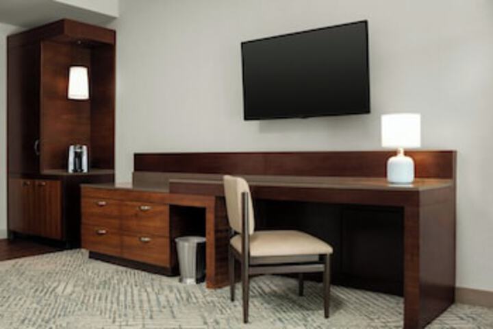Room 52 of 204