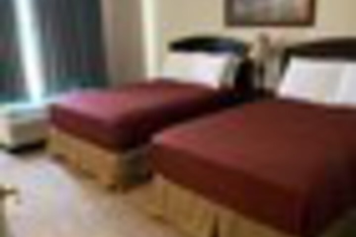 Room 107 of 297