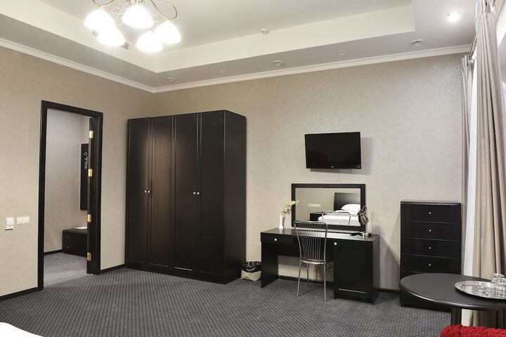 Room 11 of 35