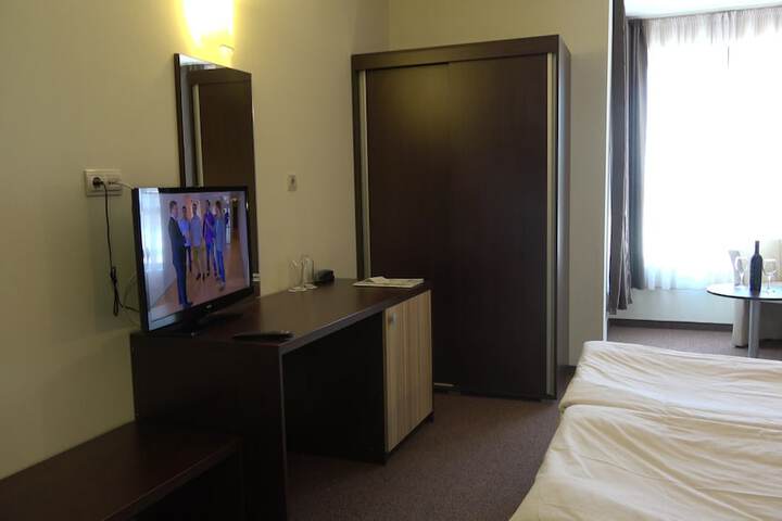 Room 18 of 132