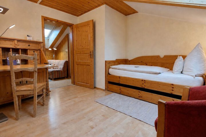Room 8 of 35