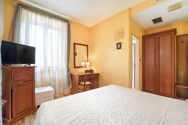 Room 8 of 49