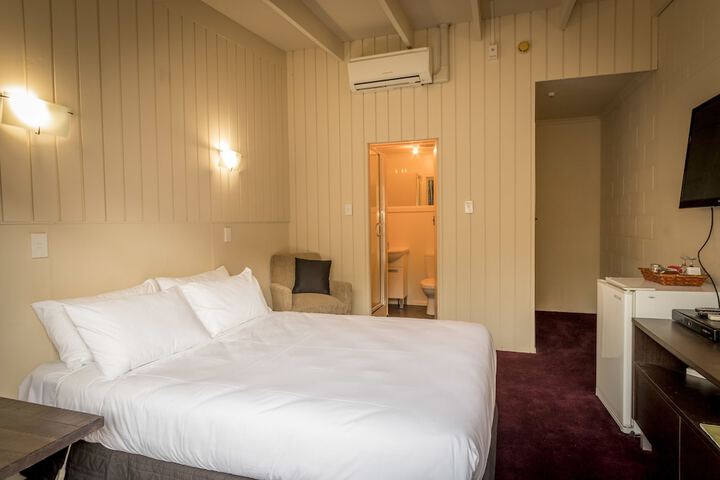 Room 2 of 39