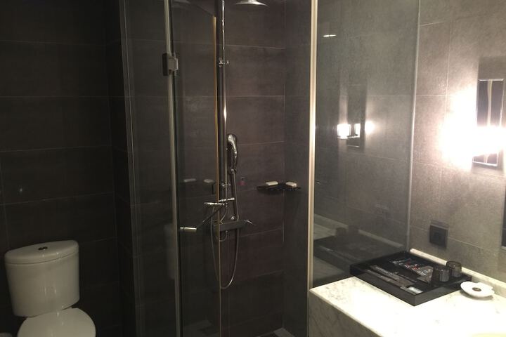 Room 33 of 49