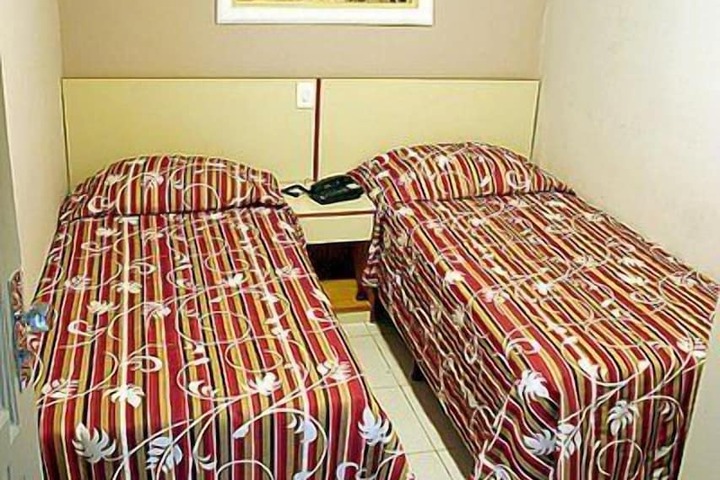 Room 12 of 34